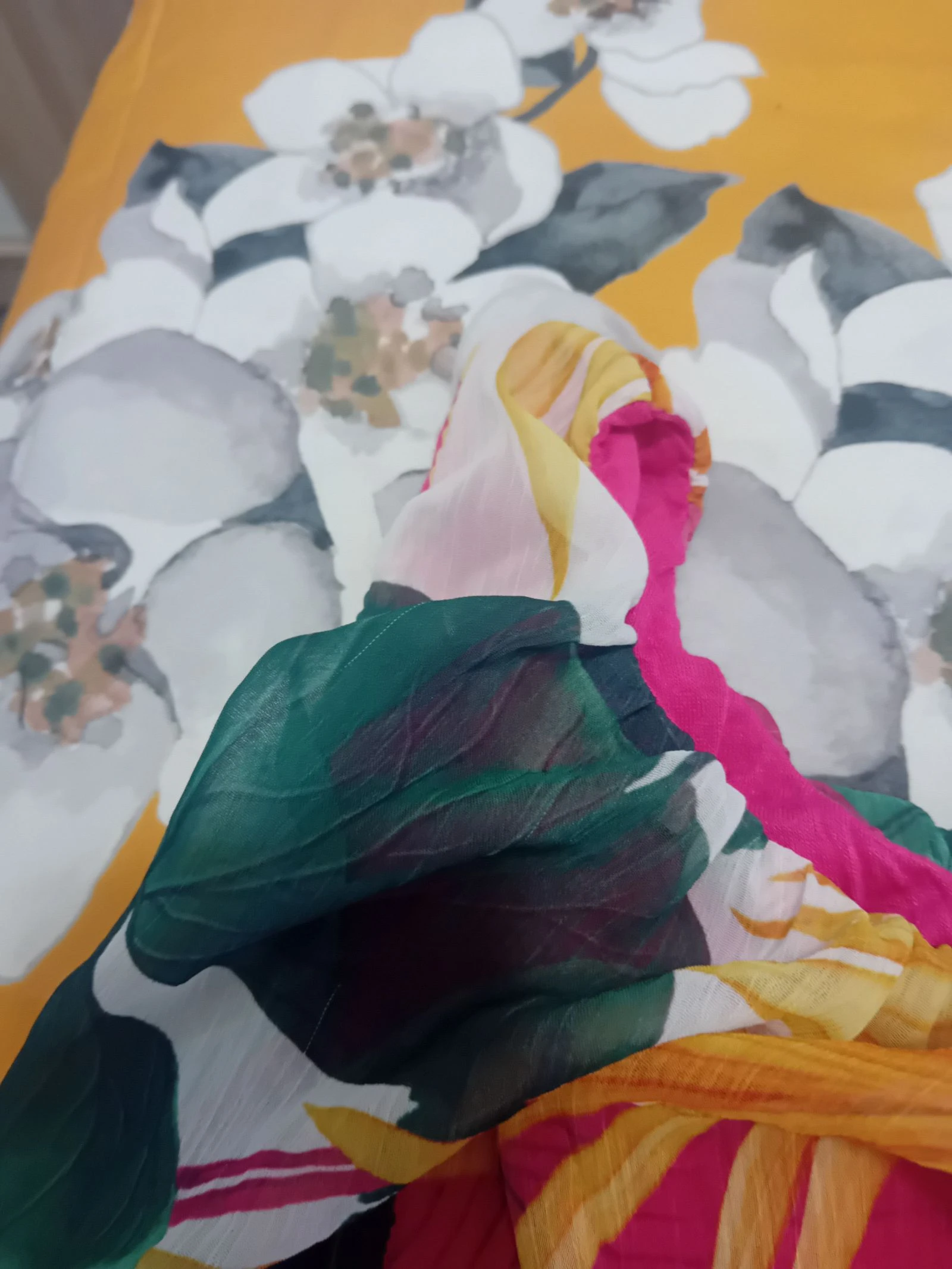 Bloes/tuniek met tropisch parelmoerpatroon en fuchsiaroodkoord – photo 4